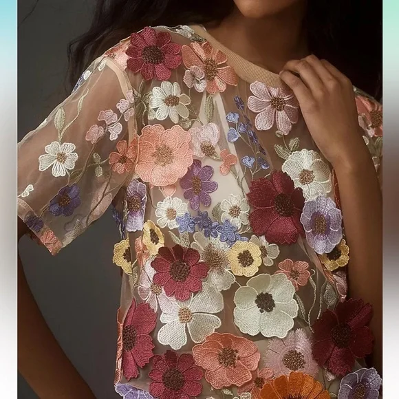 3D floral Sheer Top - Picture 2 of 5